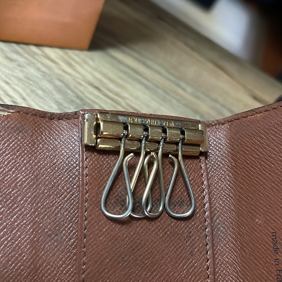 Authentic Louis Vuitton Monogram 4 Ring Key Case - Picture 11 of 16